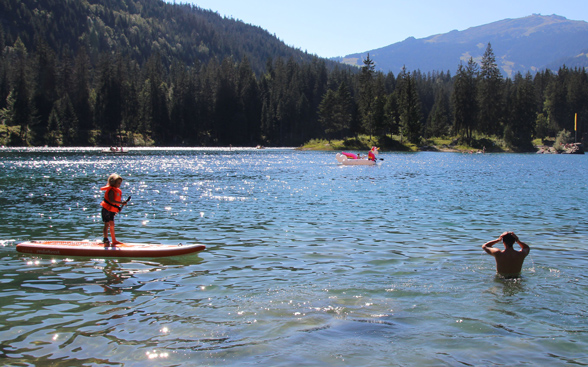 Activités estivales sur le lac - la chaleur en Suisse