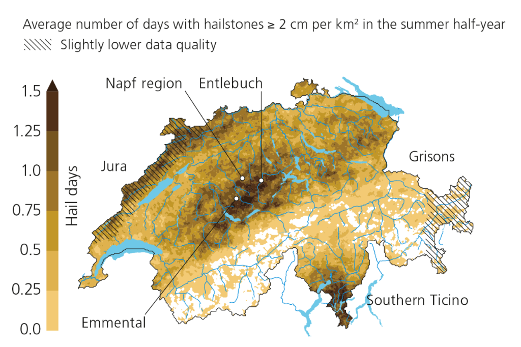 Average number of days with hailstones of 2 cm or larger per km2 in the summer half-year. Slightly lower data quality along the Jura and in eastern Grisons.